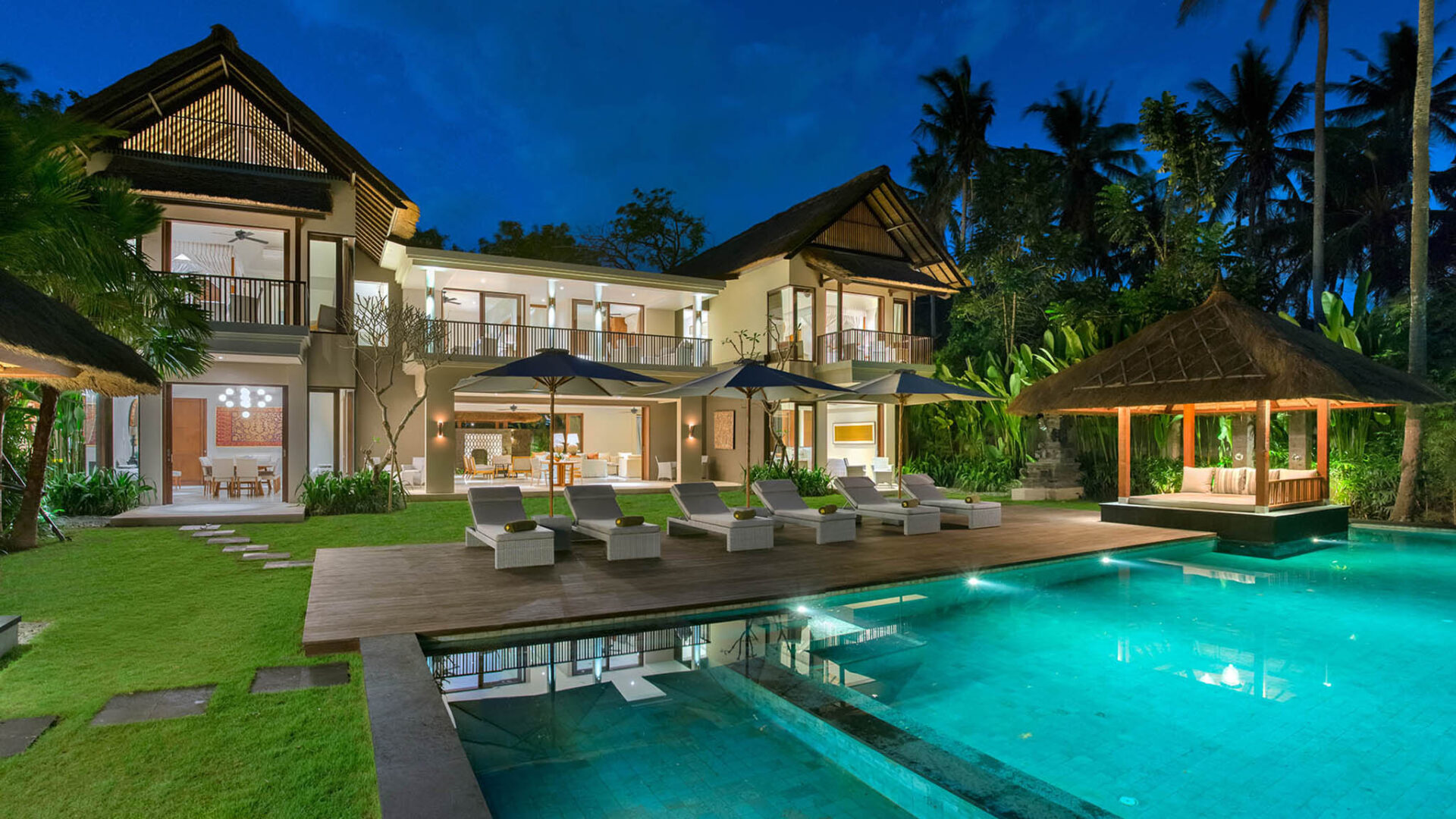 Seseh Beach Villa I Canggu Bali Infinity Pool Luxusvilla Mieten