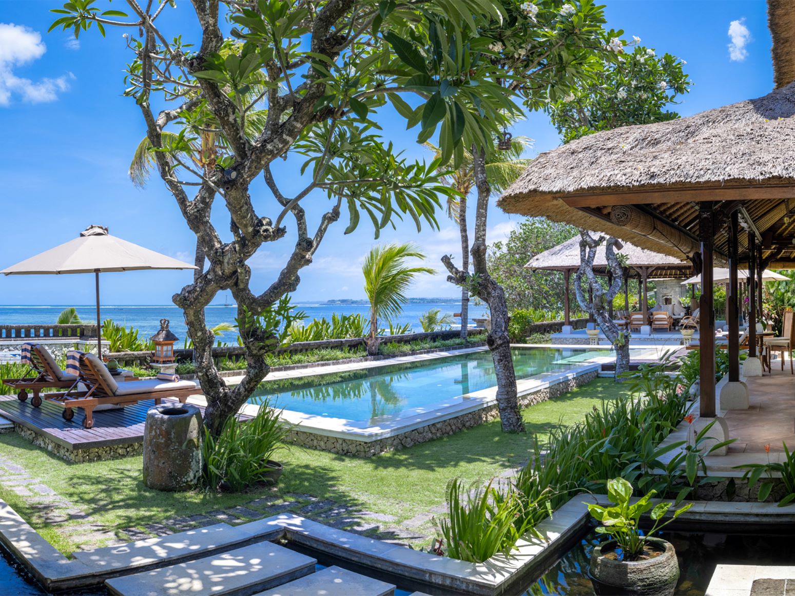 Villa Cemara Sanur Bali Buchen Pool Meerblick