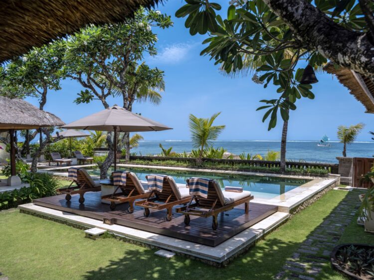 Villa Cemara Sanur Bali Buchen Pool Sonnendeck
