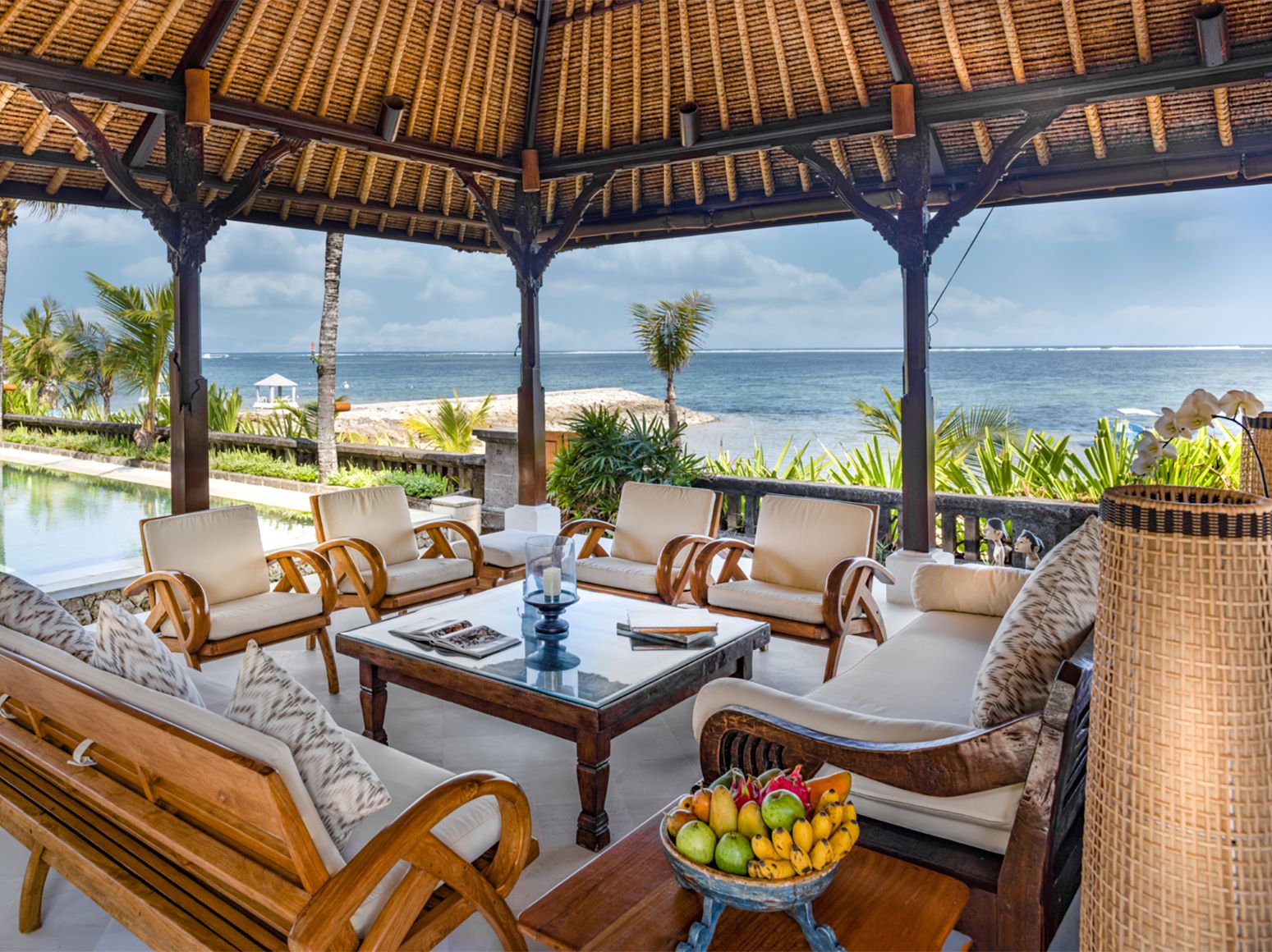 Villa Cemara Sanur Bali Buchen Sitzecke Lounge