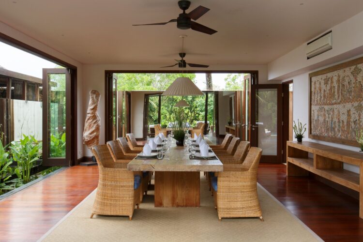 Villa Chintamani Ungasan Esstisch Luxusvilla Bali Mieten
