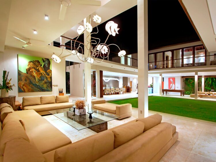 Villa Kalyani Canggu Bali Indoor Lounge Luxusunterkunft Mieten