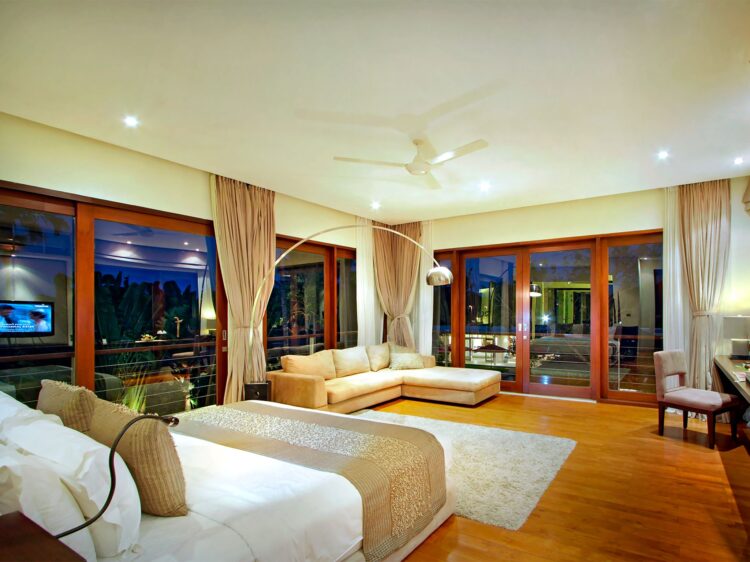 Villa Kalyani Canggu Bali Master Suite Luxusvilla Mieten (2)