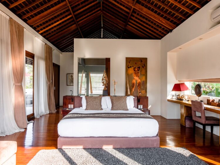 Villa Kalyani Canggu Bali Master Suite Luxusvilla Mieten