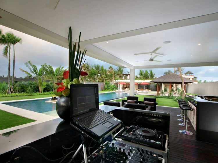 Villa Kalyani Canggu Bali Tanzflaeche Dj Booth Villa Mieten