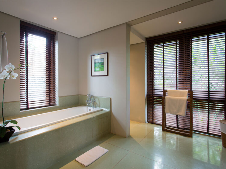 Villa Lilibel Seminyak Bali Buchen Badewanne