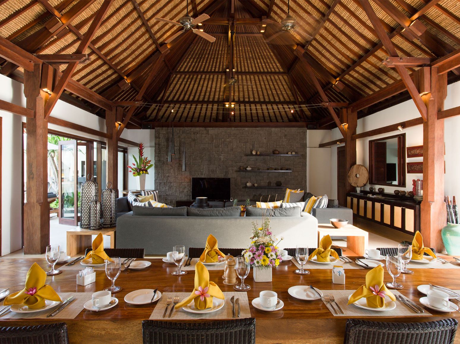 Villa Lilibel Seminyak Bali Mieten Essbereich Innen