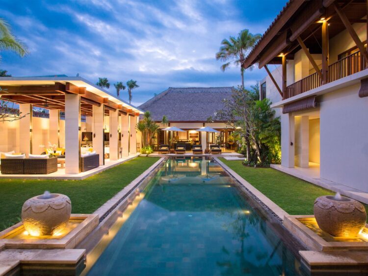 Villa Lilibel Seminyak Bali Mieten Pool Ansicht