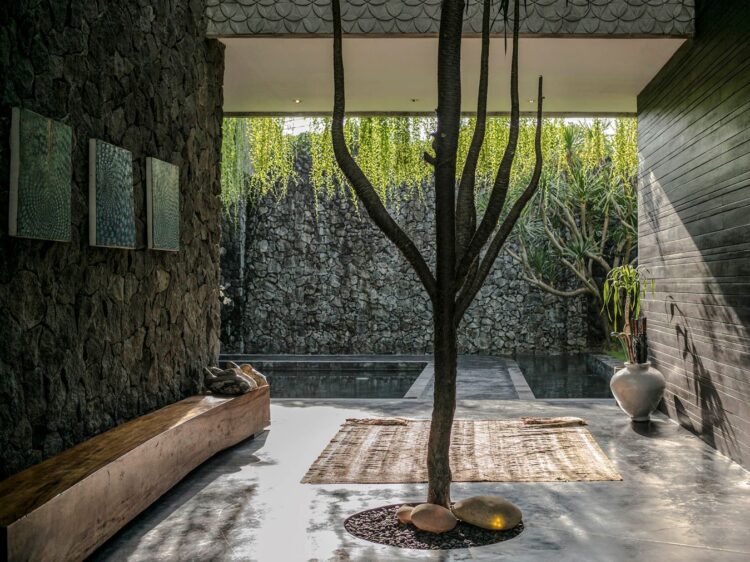 Villa Mana Canggu Bali Eingang Luxusvilla Mieten