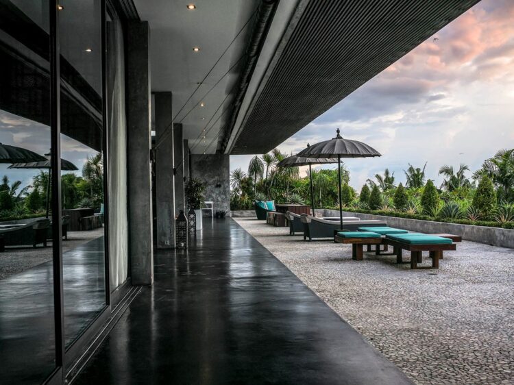 Villa Mana Canggu Bali Rooftop Daybeds Luxusvilla Mieten