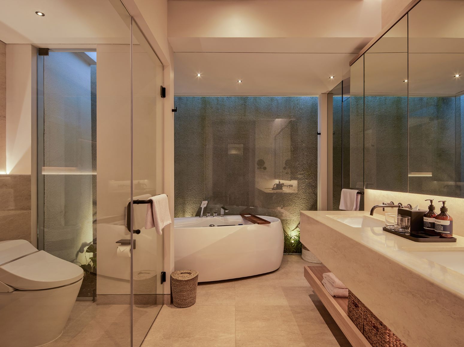 Villa Nini Elly Canggu Bali Buchen Bad Regendusche