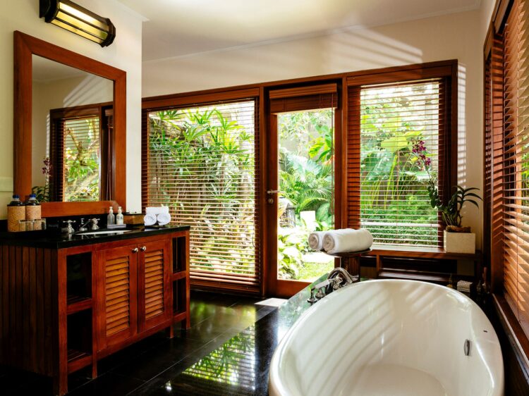 Villa Semarapura Bali Alfresco Dusche Garten Mieten