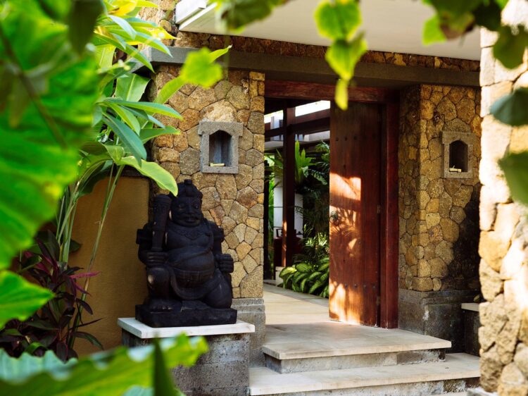 Villa Semarapura Bali Eingang Luxusvilla Mieten