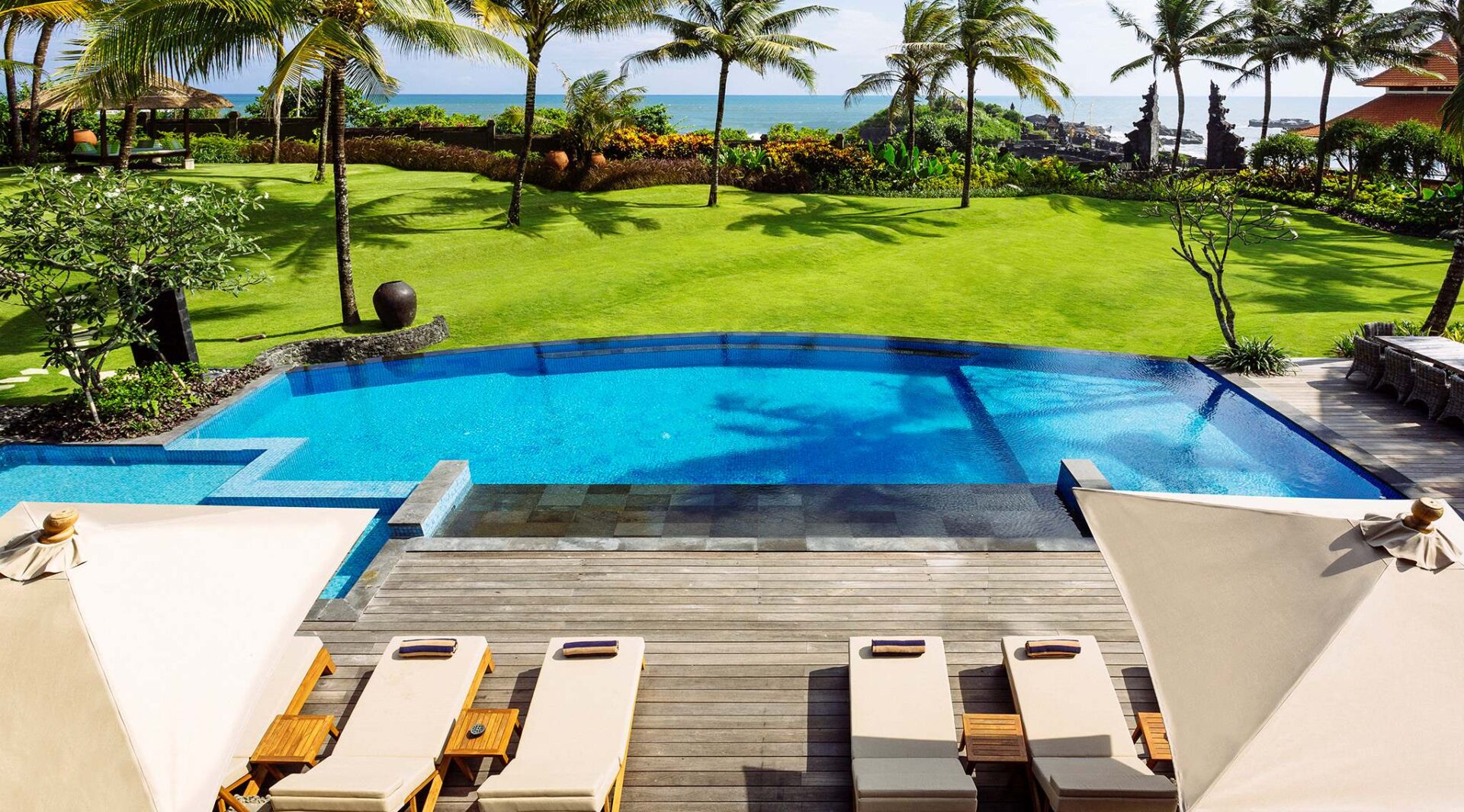 Villa Semarapura Bali Pool Sonnendeck Villa Mieten