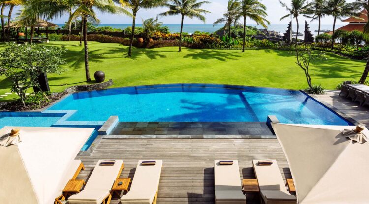 Villa Semarapura Bali Pool Sonnendeck Villa Mieten