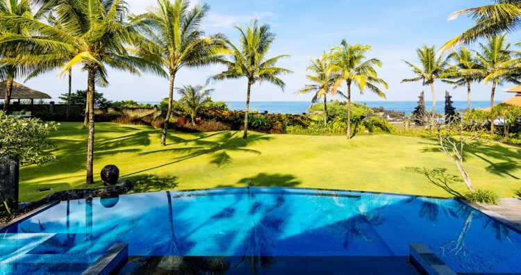 Villa Semarapura Bali Pool Tempelblick Mieten